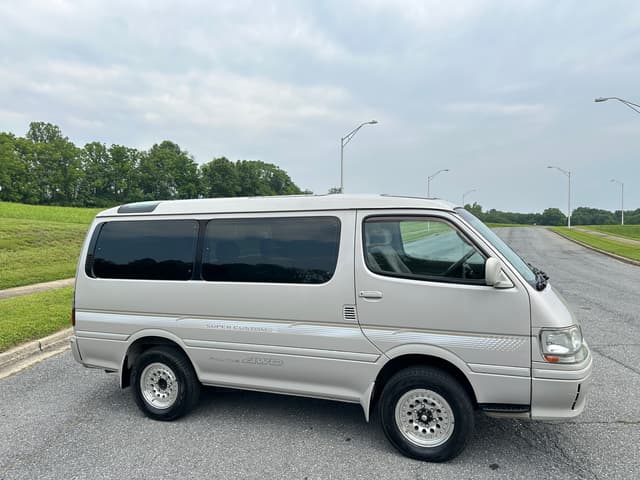 1998 Toyota HiAce JDM car for sale — photo 3 of 18