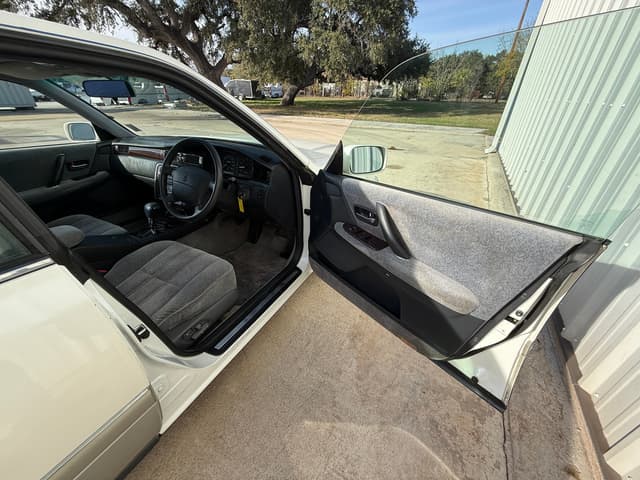 1996 Toyota Crown JDM car for sale — photo 17 of 21