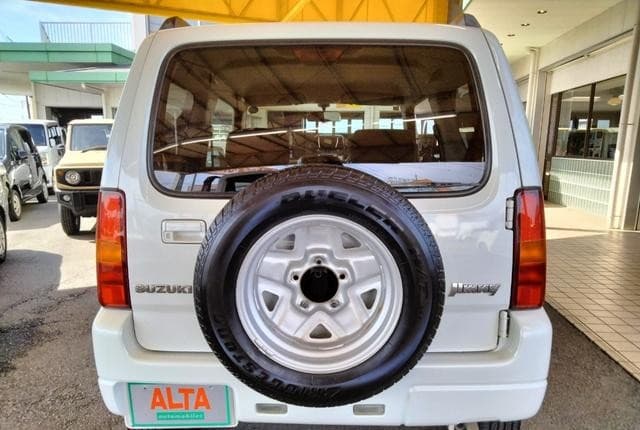 2008 Suzuki Jimny JDM car for sale — photo 7 of 25