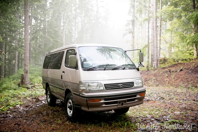 1995 Toyota HiAce JDM car for sale — photo 20 of 25