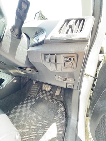 2014 Toyota Prius JDM car for sale — photo 7 of 14