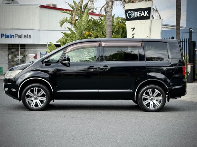 2009 Mitsubishi Delica JDM car for sale — photo 5 of 25