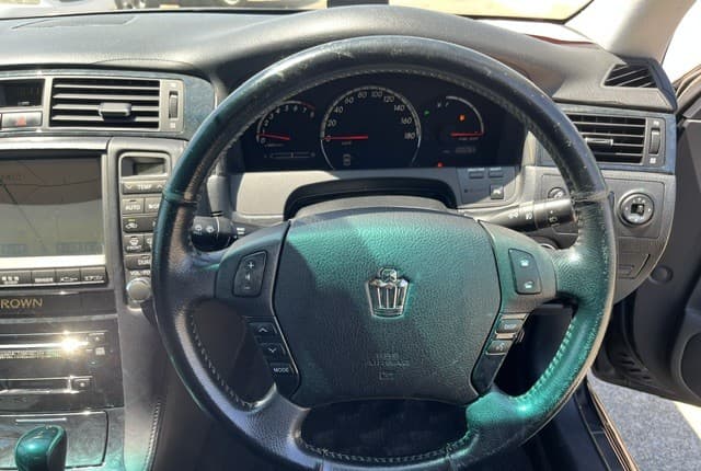 2004 Toyota Crown JDM car for sale — photo 11 of 25