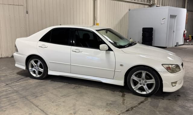 1999 Toyota Altezza JDM car for sale — photo 4 of 25