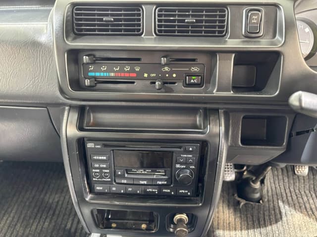 2000 Daihatsu Hijet JDM car for sale — photo 10 of 25