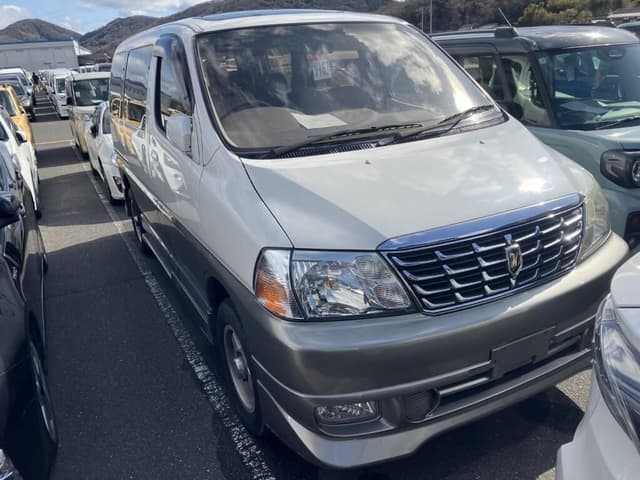 2001 Toyota Grand Hiace JDM car for sale — photo 3 of 12