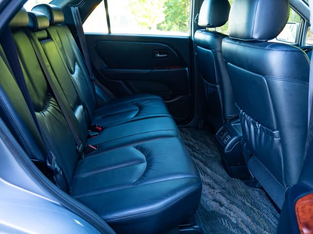 2001 Toyota Harrier JDM car for sale — photo 14 of 18