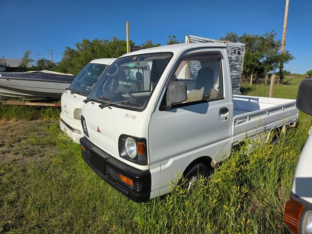 1992 Mitsubishi Minicab JDM car for sale — photo 2 of 6