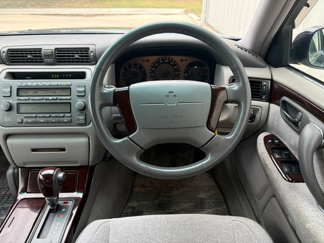 2000 Toyota Crown JDM car for sale — photo 18 of 19