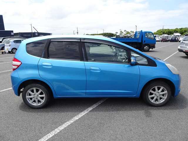 2008 Honda Fit JDM car for sale — photo 6 of 10