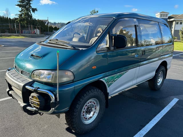 1995 Mitsubishi Delica JDM car for sale — photo 2 of 17