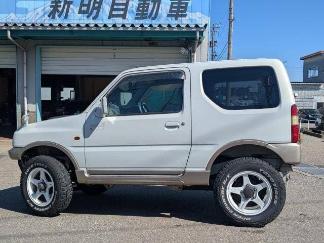 2001 Suzuki Jimny JDM car for sale — photo 12 of 18