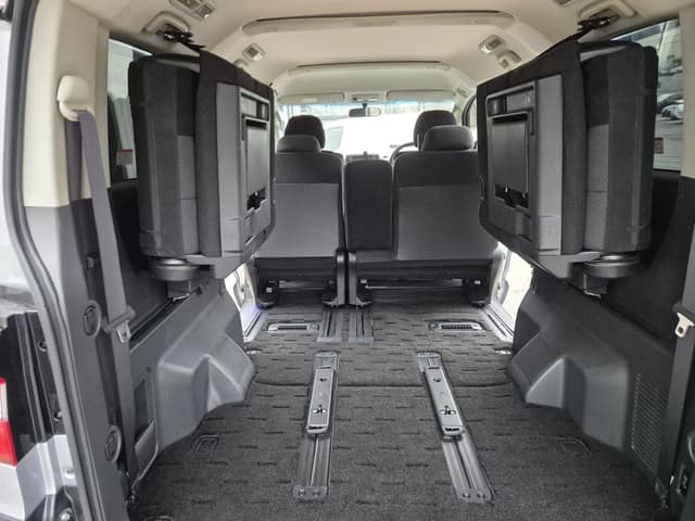 2009 Mitsubishi Delica JDM car for sale — photo 20 of 22