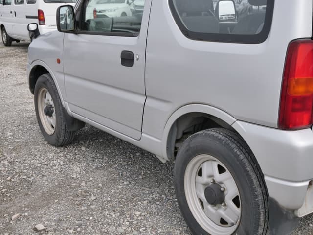 2000 Suzuki Jimny JDM car for sale — photo 16 of 25