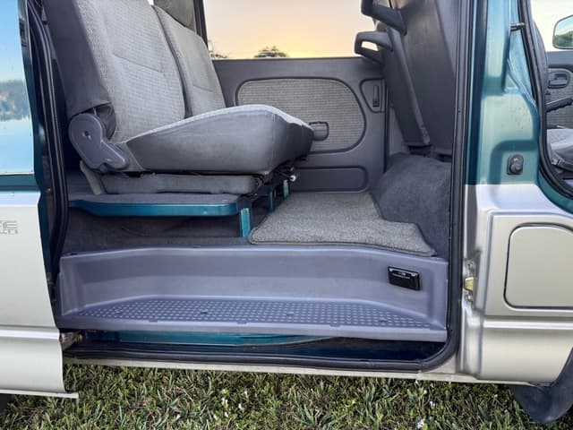 1998 Mitsubishi Bravo Minivan JDM car for sale — photo 10 of 24