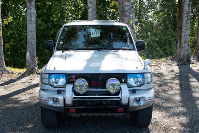 1997 Mitsubishi Pajero JDM car for sale — photo 2 of 13