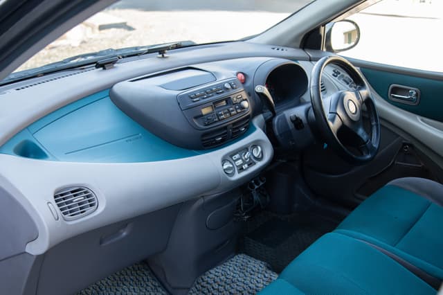 1999 Nissan Tino JDM car for sale — photo 14 of 15
