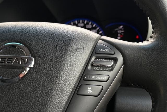 2010 Nissan Elgrand JDM car for sale — photo 13 of 25