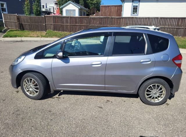 2011 Honda Fit JDM car for sale — photo 6 of 9