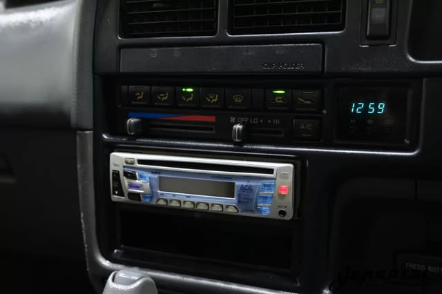 1993 Toyota Hilux Surf JDM car for sale — photo 11 of 25