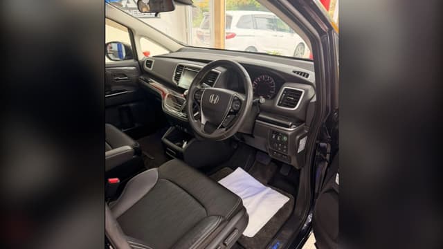 2015 Honda Odyssey JDM car for sale — photo 6 of 14