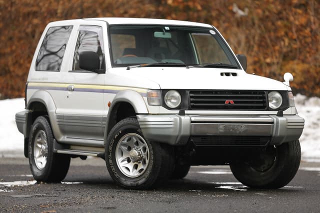 1996 Mitsubishi Pajero JDM car for sale — photo 11 of 25