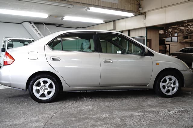 2001 Toyota Prius JDM car for sale — photo 16 of 25