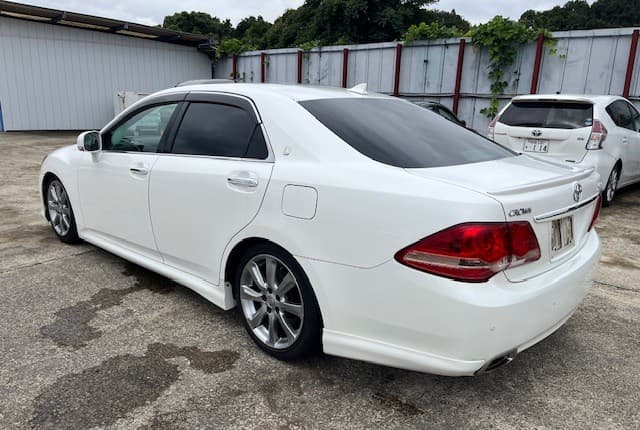 2009 Toyota Crown JDM car for sale — photo 2 of 25