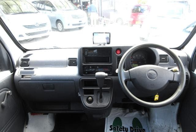 2005 Daihatsu Hijet JDM car for sale — photo 15 of 25