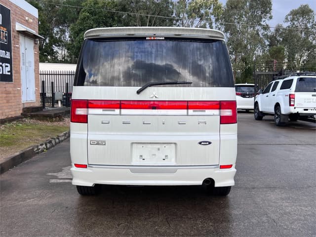2007 Mitsubishi Delica JDM car for sale — photo 7 of 17