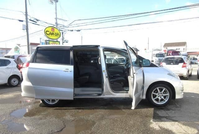2006 Toyota Estima JDM car for sale — photo 4 of 20