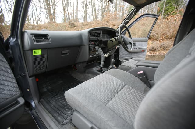 1995 Toyota Hilux JDM car for sale — photo 8 of 10