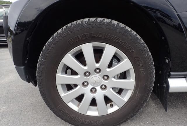 2007 Mitsubishi Pajero JDM car for sale — photo 9 of 25