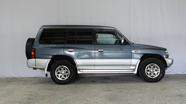 1997 Mitsubishi Pajero JDM car for sale — photo 8 of 23