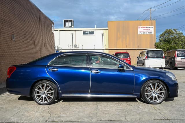 2011 Toyota Crown JDM car for sale — photo 12 of 25