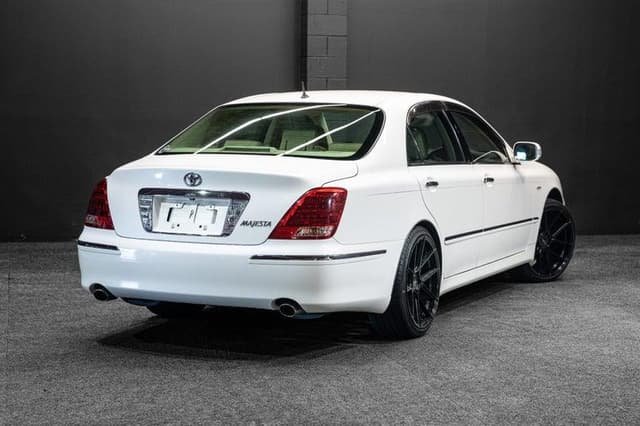 2004 Toyota Majesta JDM car for sale — photo 16 of 20