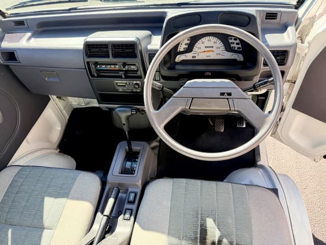 1997 Mitsubishi Minicab JDM car for sale — photo 14 of 17