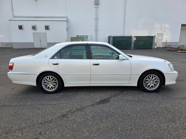 1999 Toyota Crown JDM car for sale — photo 2 of 13