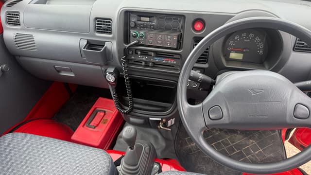 2005 Daihatsu Hijet JDM car for sale — photo 5 of 10