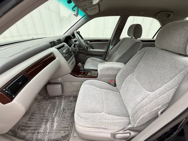 2000 Toyota Crown JDM car for sale — photo 11 of 19