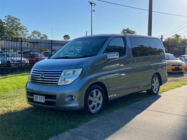 2005 Nissan Elgrand JDM car for sale — photo 10 of 15