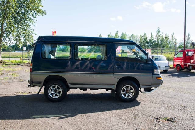 1999 Mitsubishi Delica JDM car for sale — photo 8 of 19