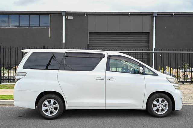 2009 Toyota Vellfire JDM car for sale — photo 16 of 25