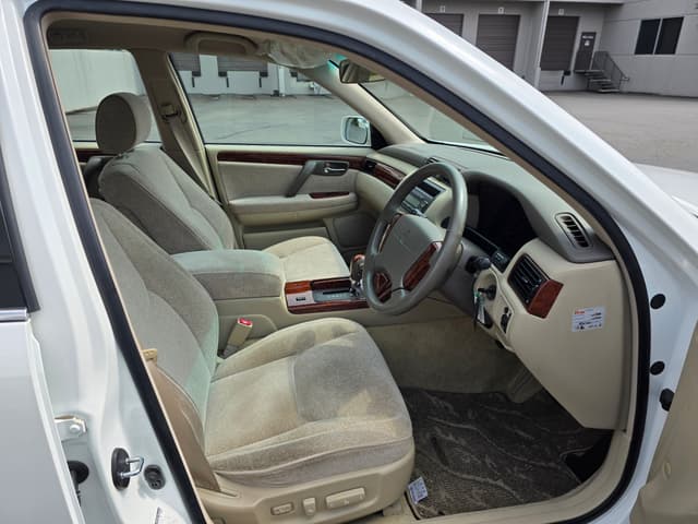2000 Toyota Crown JDM car for sale — photo 10 of 12
