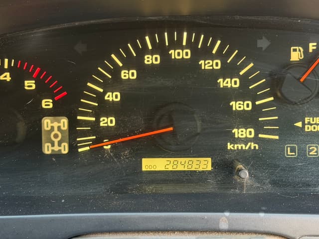 1999 Toyota Hilux Surf JDM car for sale — photo 18 of 25