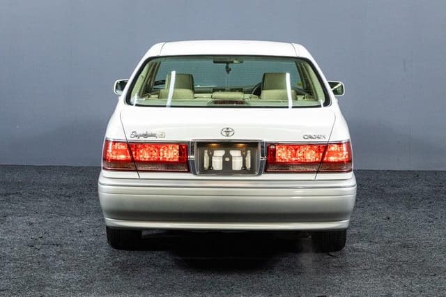 2003 Toyota Crown JDM car for sale — photo 4 of 17