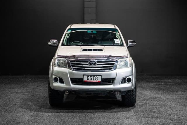 2012 Toyota Hilux JDM car for sale — photo 4 of 13