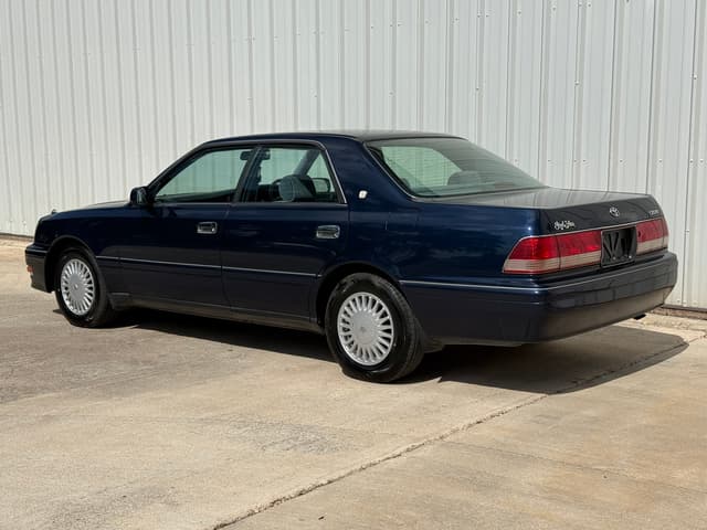 1998 Toyota Crown JDM car for sale — photo 4 of 21