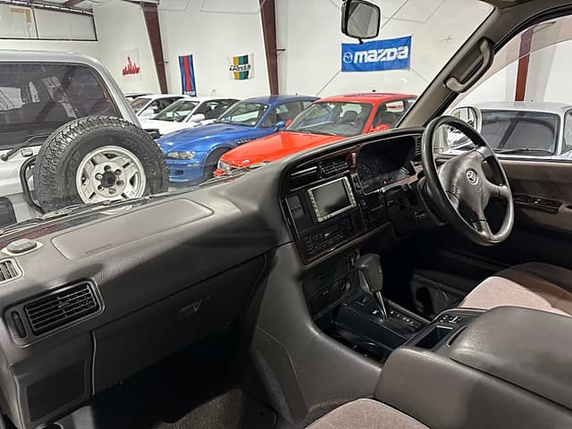 2000 Toyota HiAce JDM car for sale — photo 17 of 18
