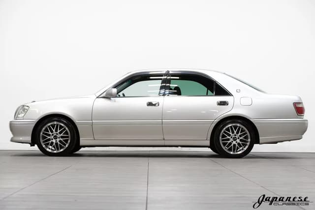1999 Toyota Crown JDM car for sale — photo 4 of 25